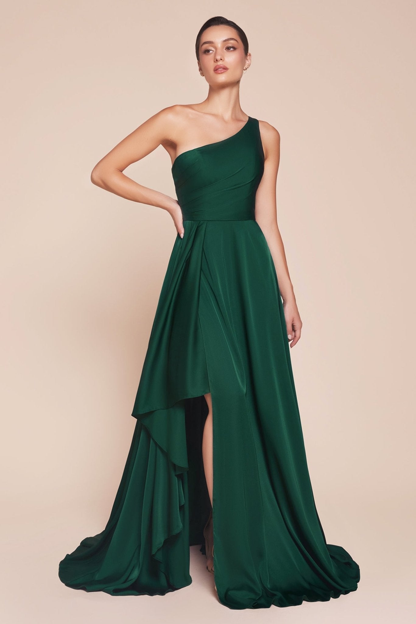 Vestido Línea A Verde Esmeralda Un Hombro — Mons Boutique Concepción