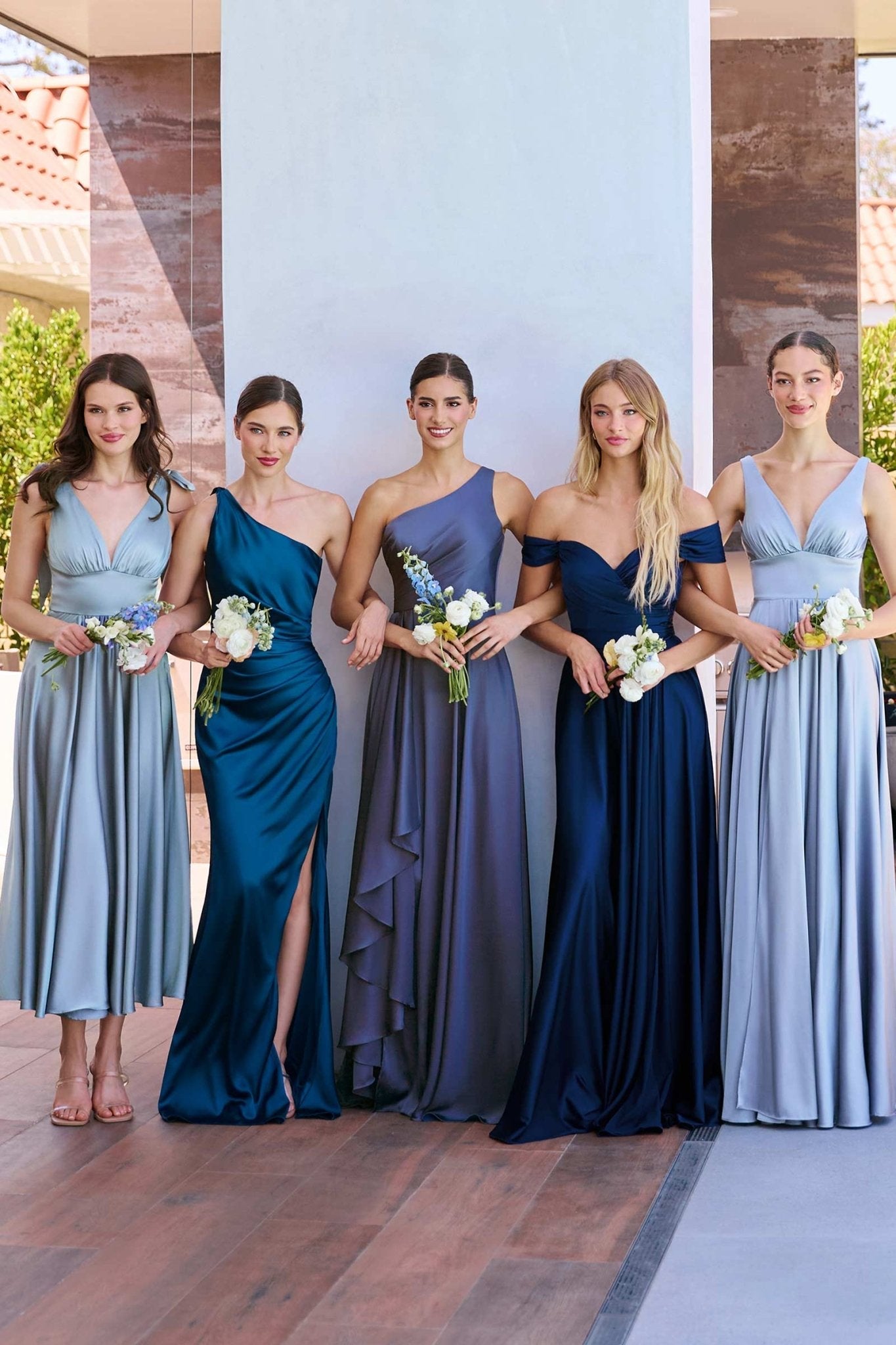 Vestido Línea A Verde Esmeralda Un Hombro — Mons Boutique Concepción