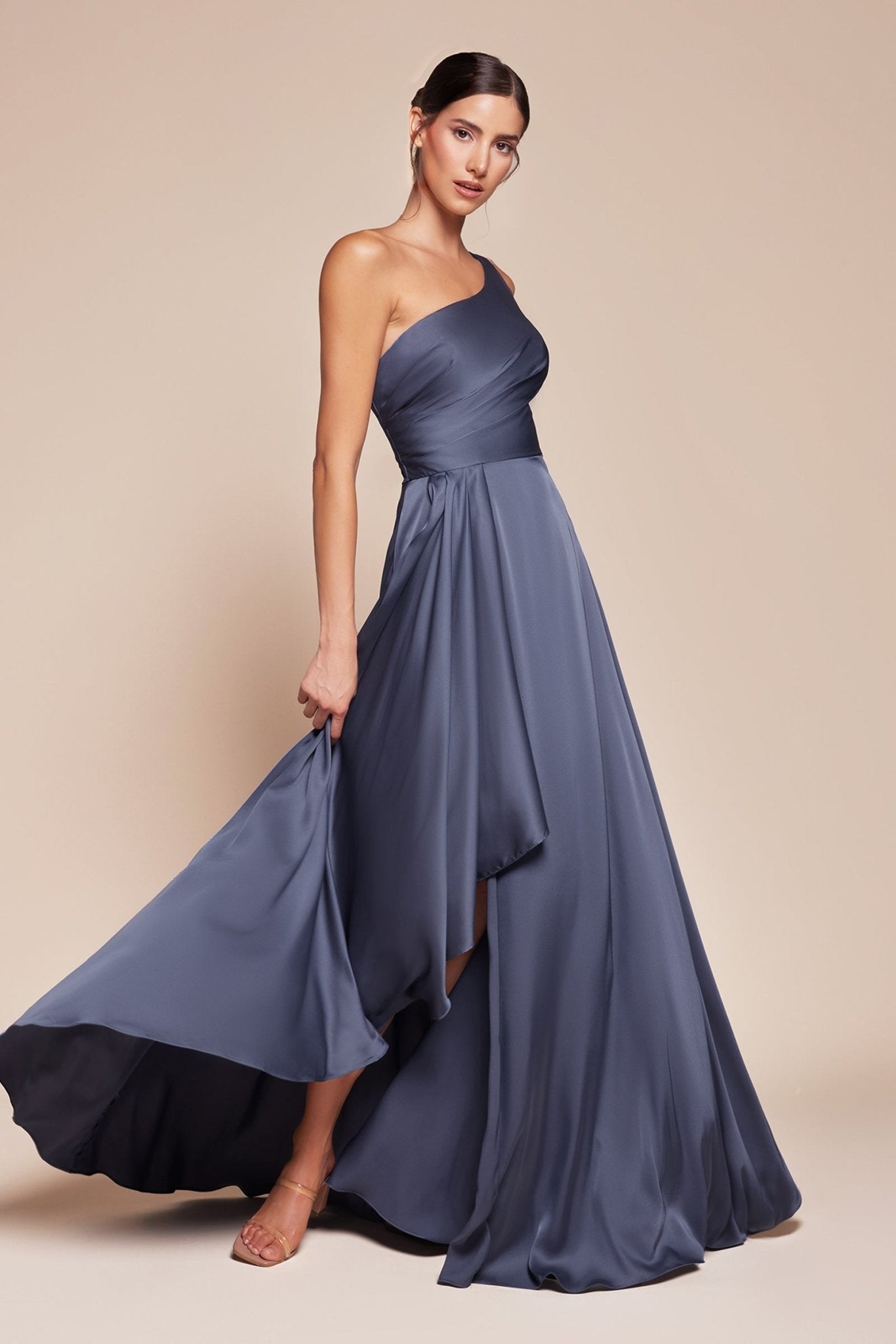 Vestido Línea A Verde Esmeralda Un Hombro — Mons Boutique Concepción