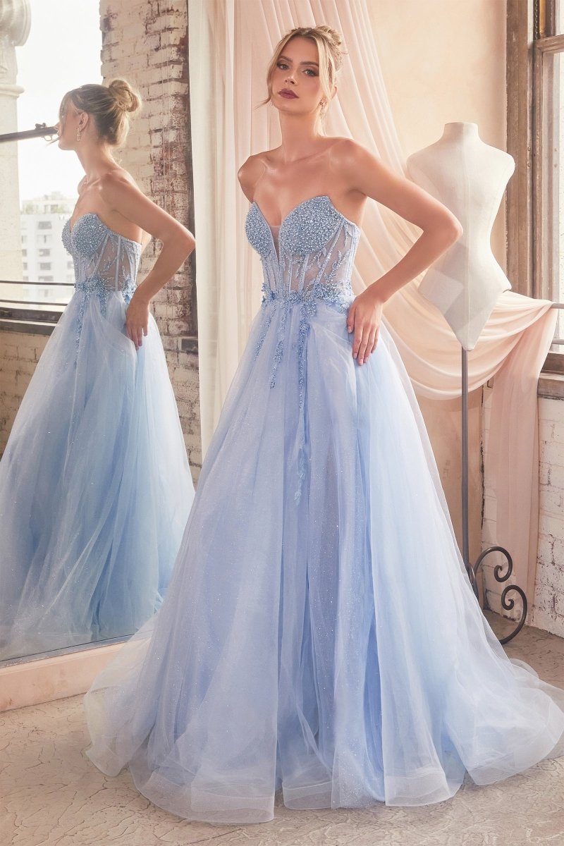 Vestido Línea A Tul con Pedrería y Abertura en Celeste — Mons Boutique Concepción