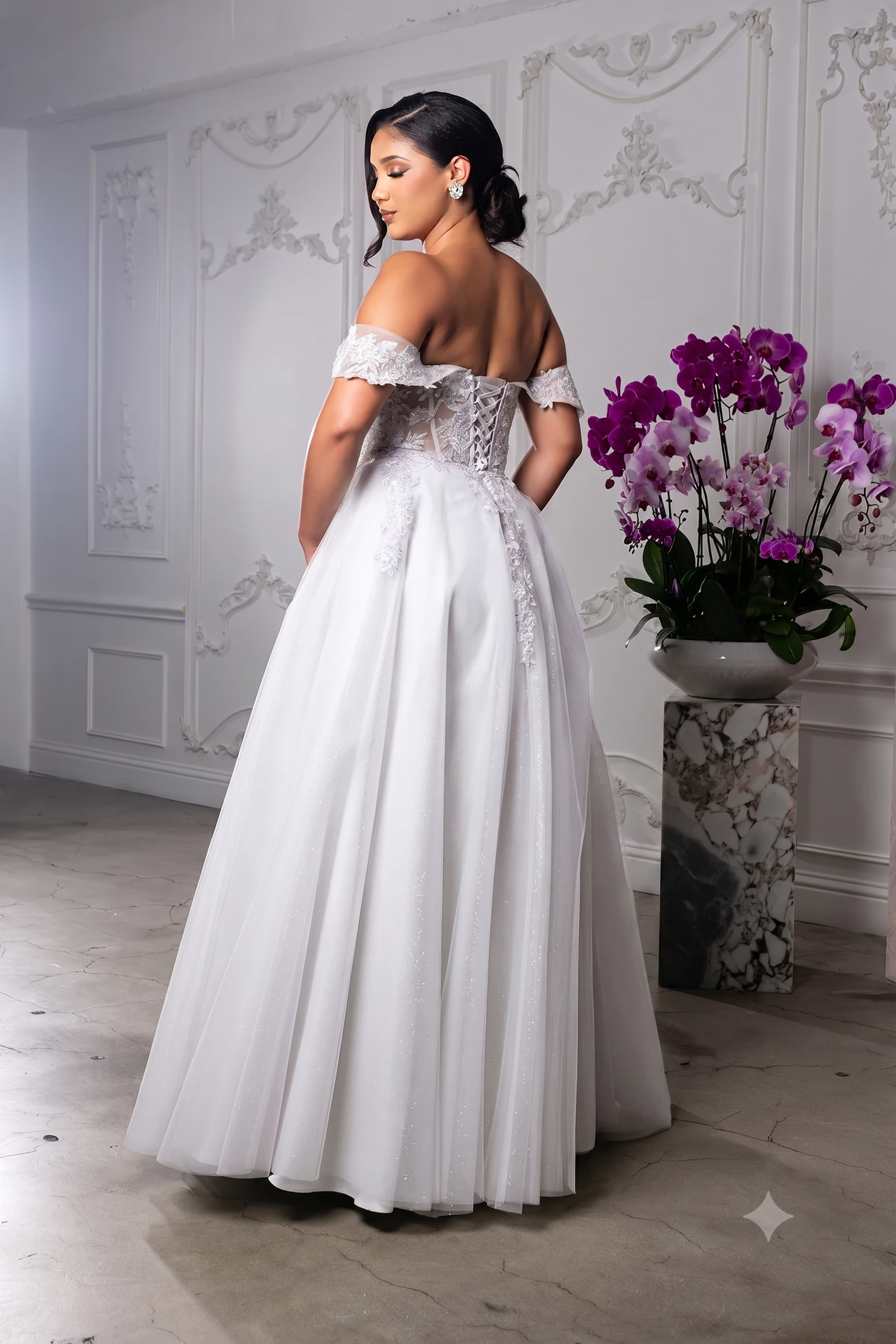 Vestido Línea A Marfil con Pedrería — Mons Boutique Concepción
