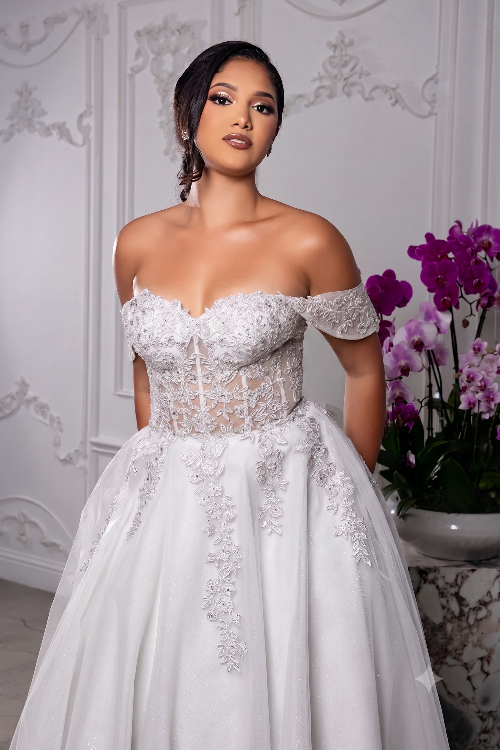 Vestido Línea A Marfil con Pedrería — Mons Boutique Concepción