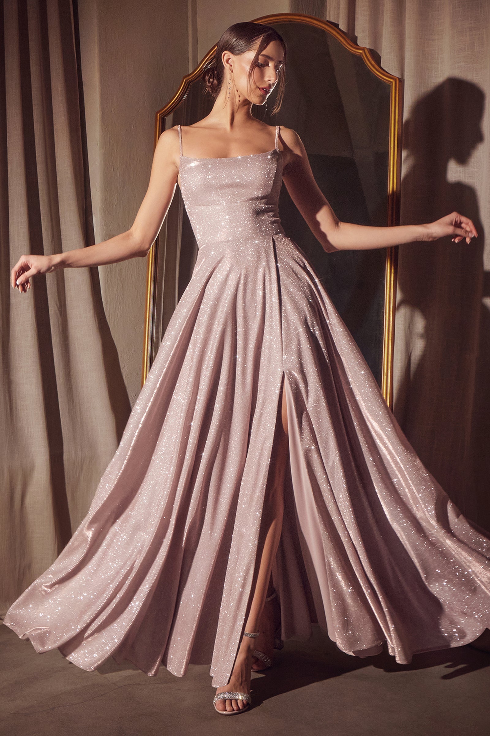 Vestido Línea A Lentejuelas Iridiscente en Rosa Palo — Mons Boutique Concepción