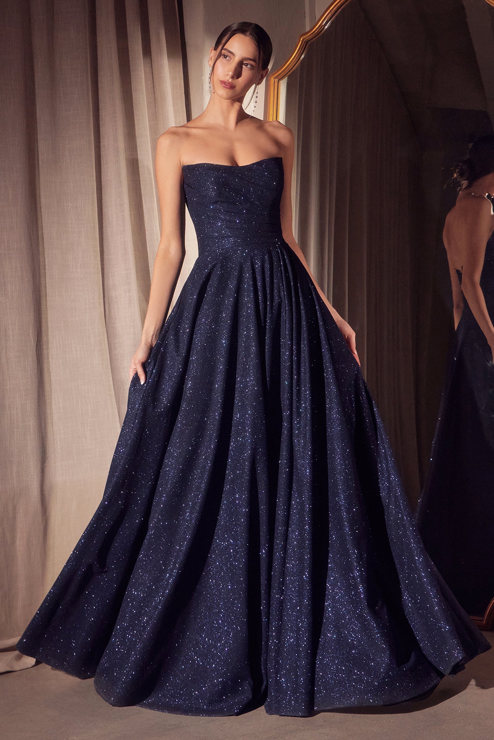 Vestido Línea A Lentejuelas Strapless en Azul Marino — Mons Boutique Concepción