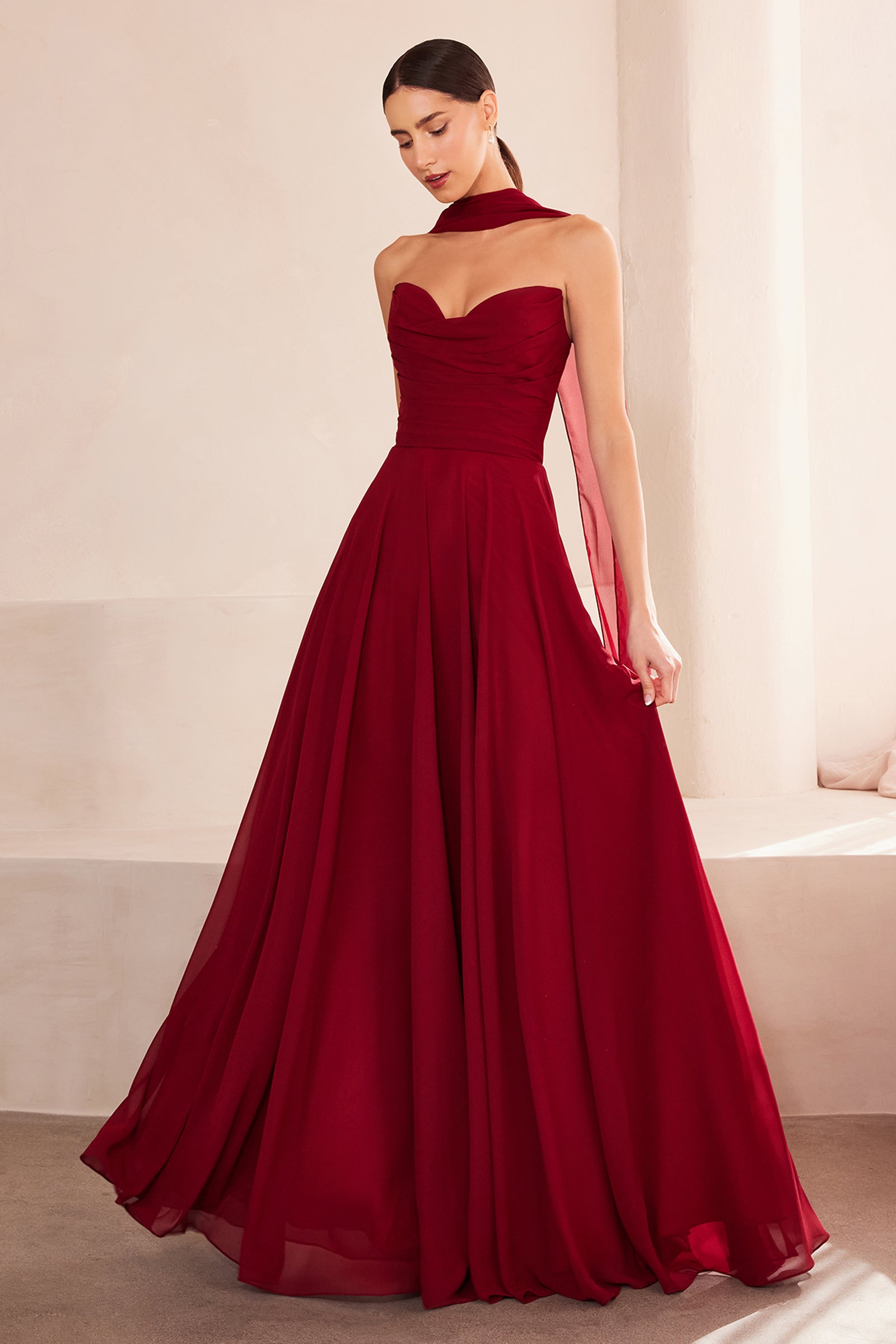 Vestido Línea A Chifón Escote Corazón en Vino — Mons Boutique Concepción