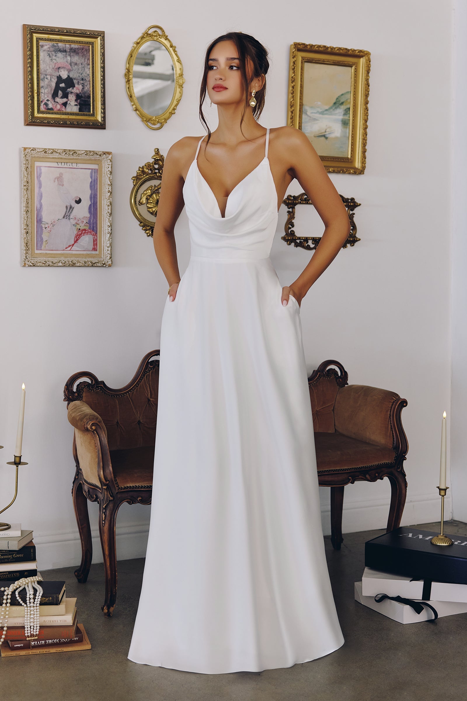 Vestido de Novia Satén Escote Drapeado en Blanco Hueso — Mons Boutique Concepción