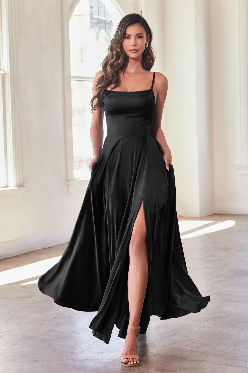Vestido Línea A Satén Tiras Finas en Negro — Mons Boutique Concepción