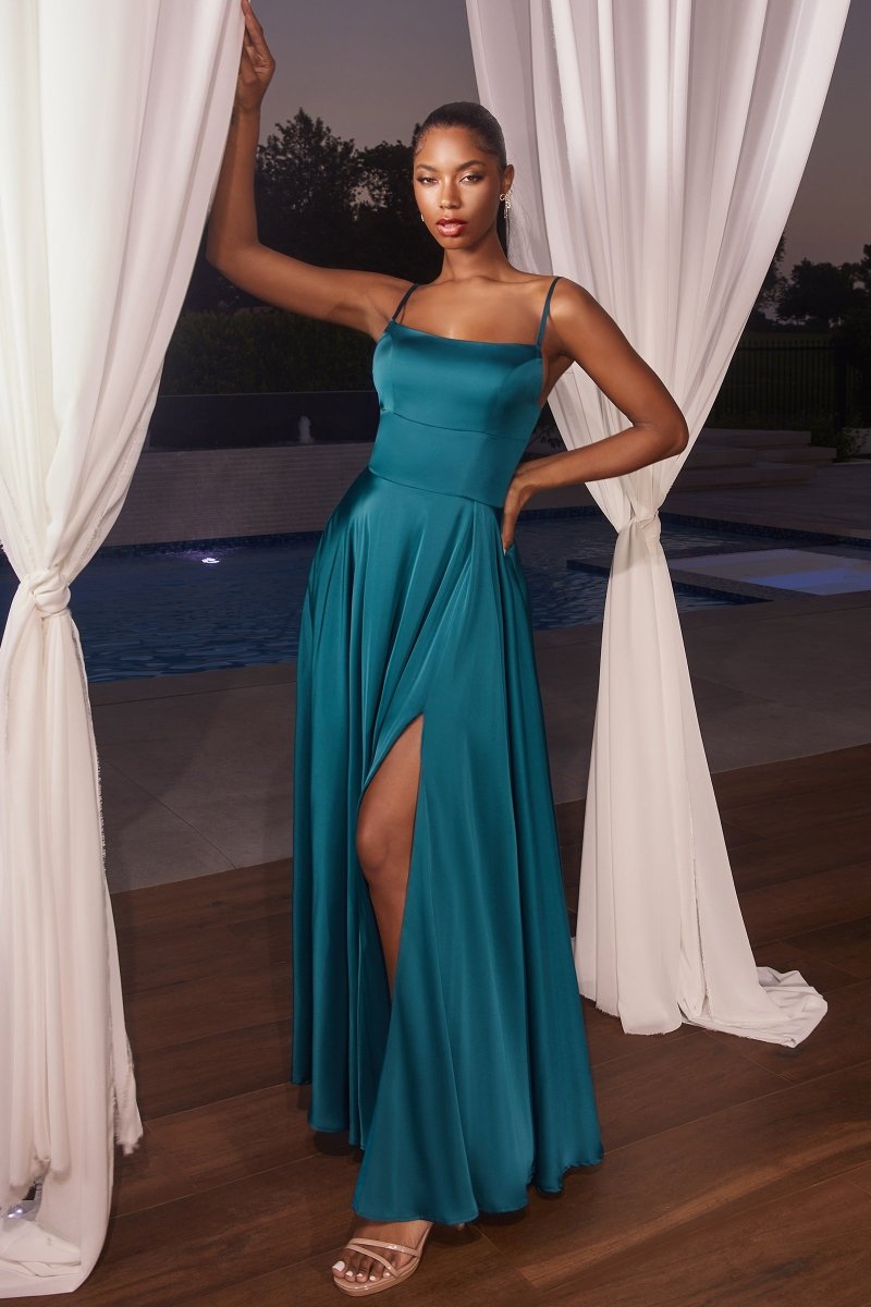 Vestido Línea A Satén Tiras Finas en Azul Marino — Mons Boutique Concepción