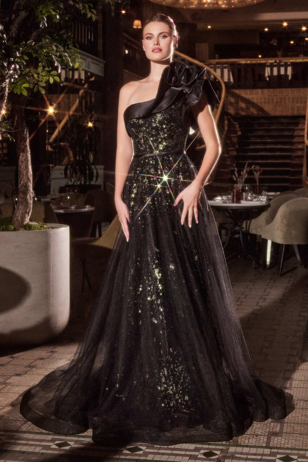 Vestido Línea A Negro Un Hombro — Mons Boutique Concepción