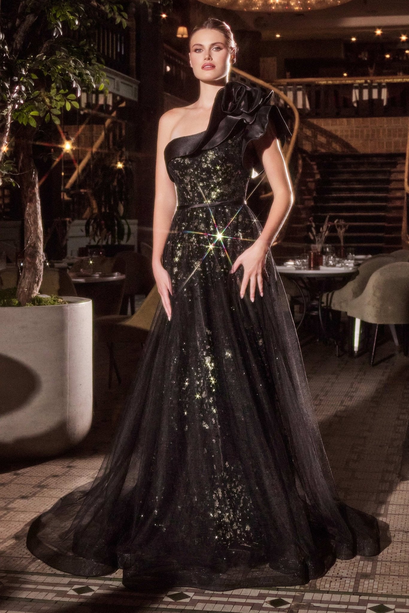 Vestido Línea A Negro Un Hombro — Mons Boutique Concepción