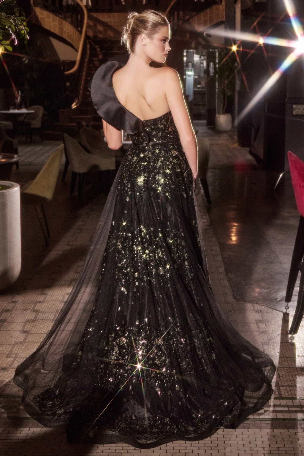 Vestido Línea A Negro Un Hombro — Mons Boutique Concepción