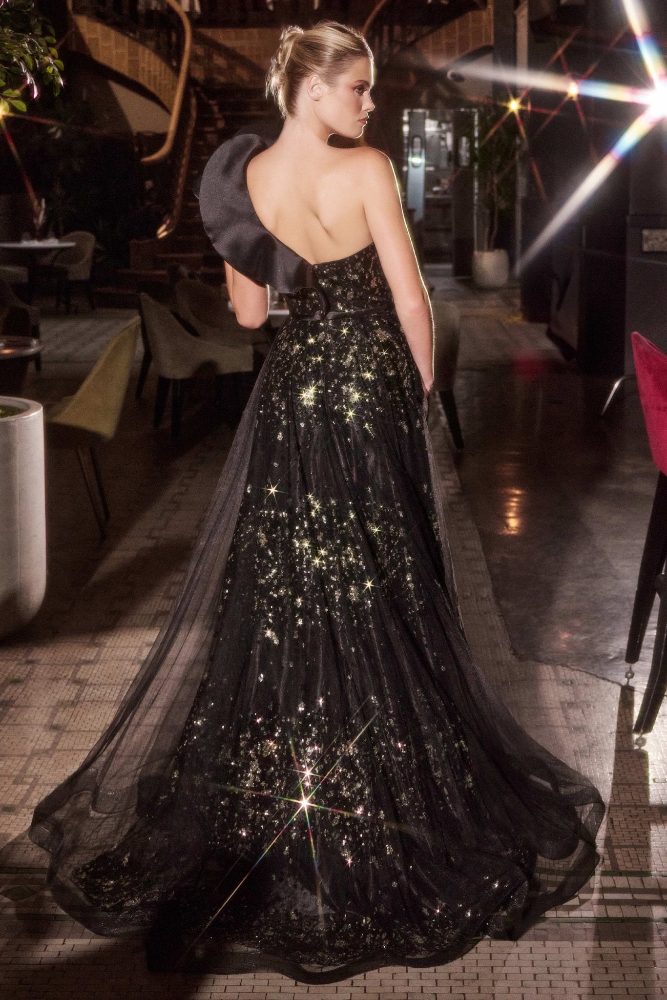 Vestido Línea A Negro Un Hombro — Mons Boutique Concepción