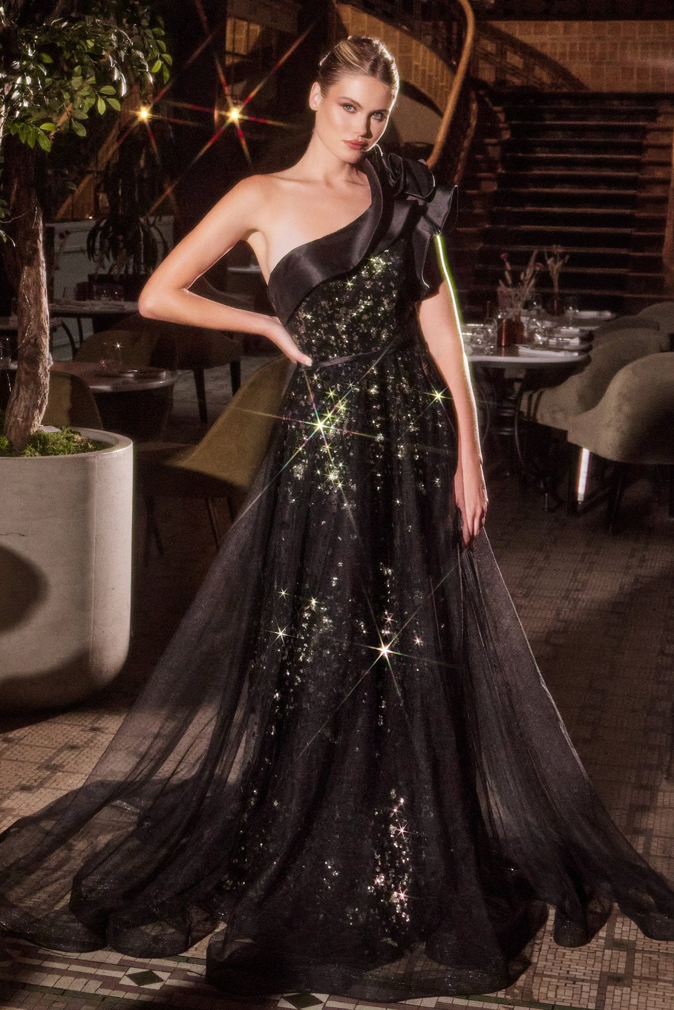 Vestido Línea A Negro Un Hombro — Mons Boutique Concepción
