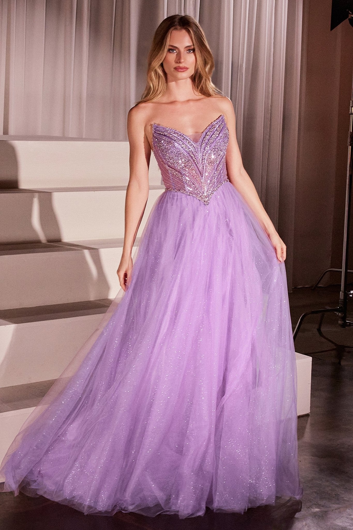 Vestido Línea A Tul con Pedrería en Lavanda — Mons Boutique Concepción