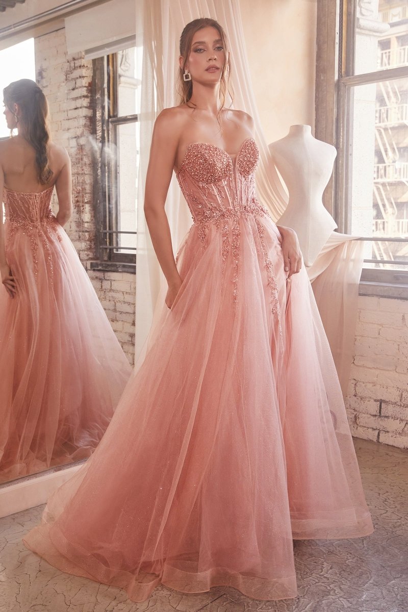 Vestido Línea A Tul con Pedrería y Abertura en Oro Rosa — Mons Boutique Concepción