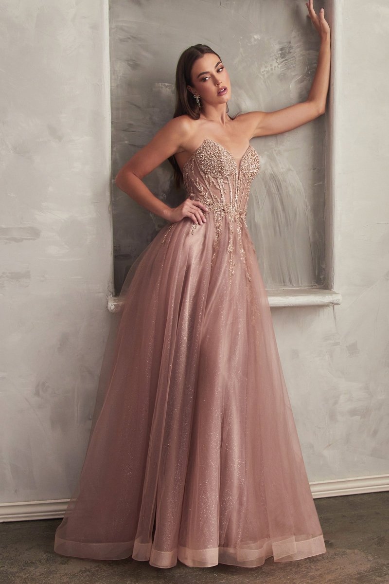 Vestido Línea A Tul con Pedrería y Abertura — Mons Boutique Concepción