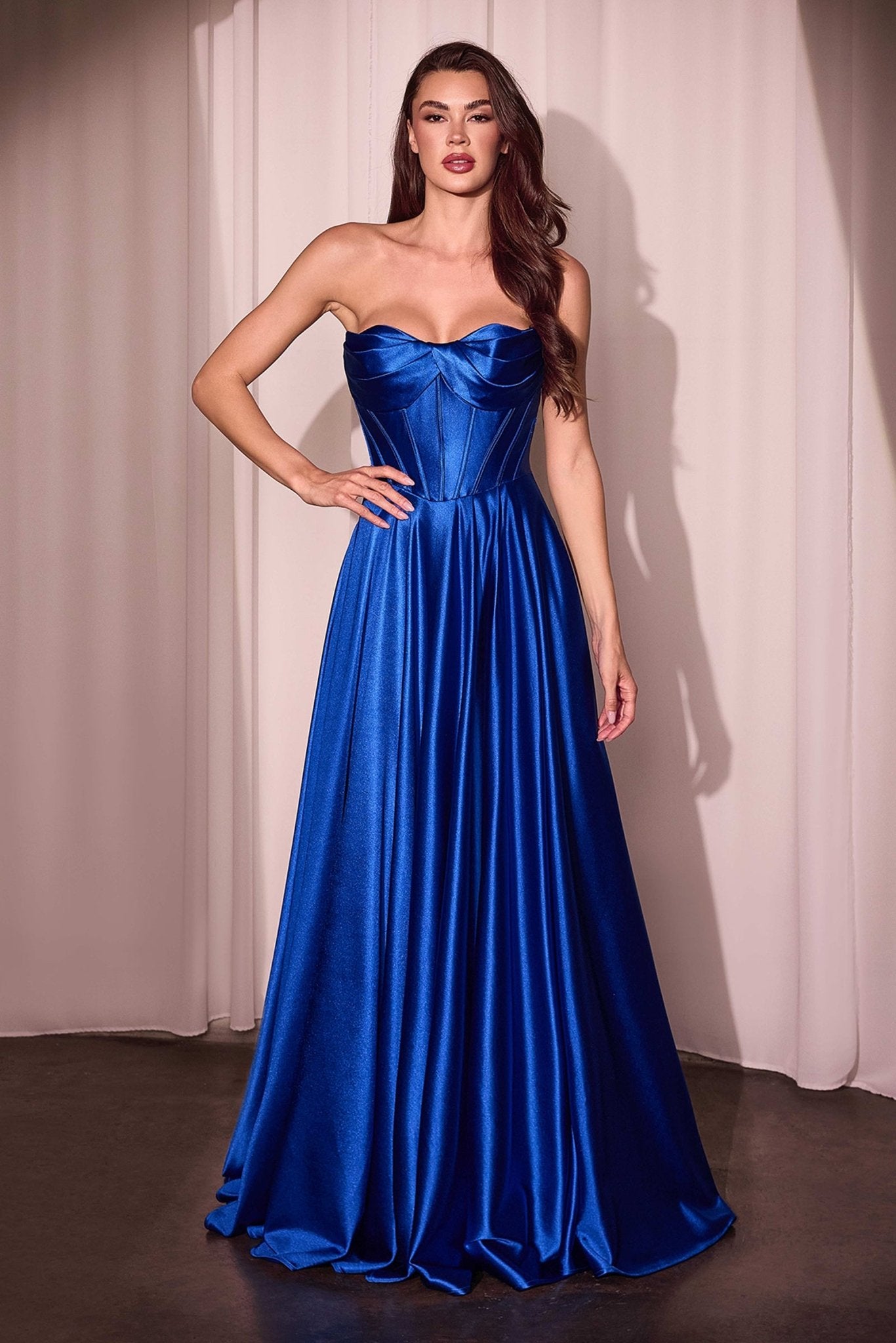 Vestido Línea A con Abertura y Bolsillos en Azul Rey — Mons Boutique Concepción
