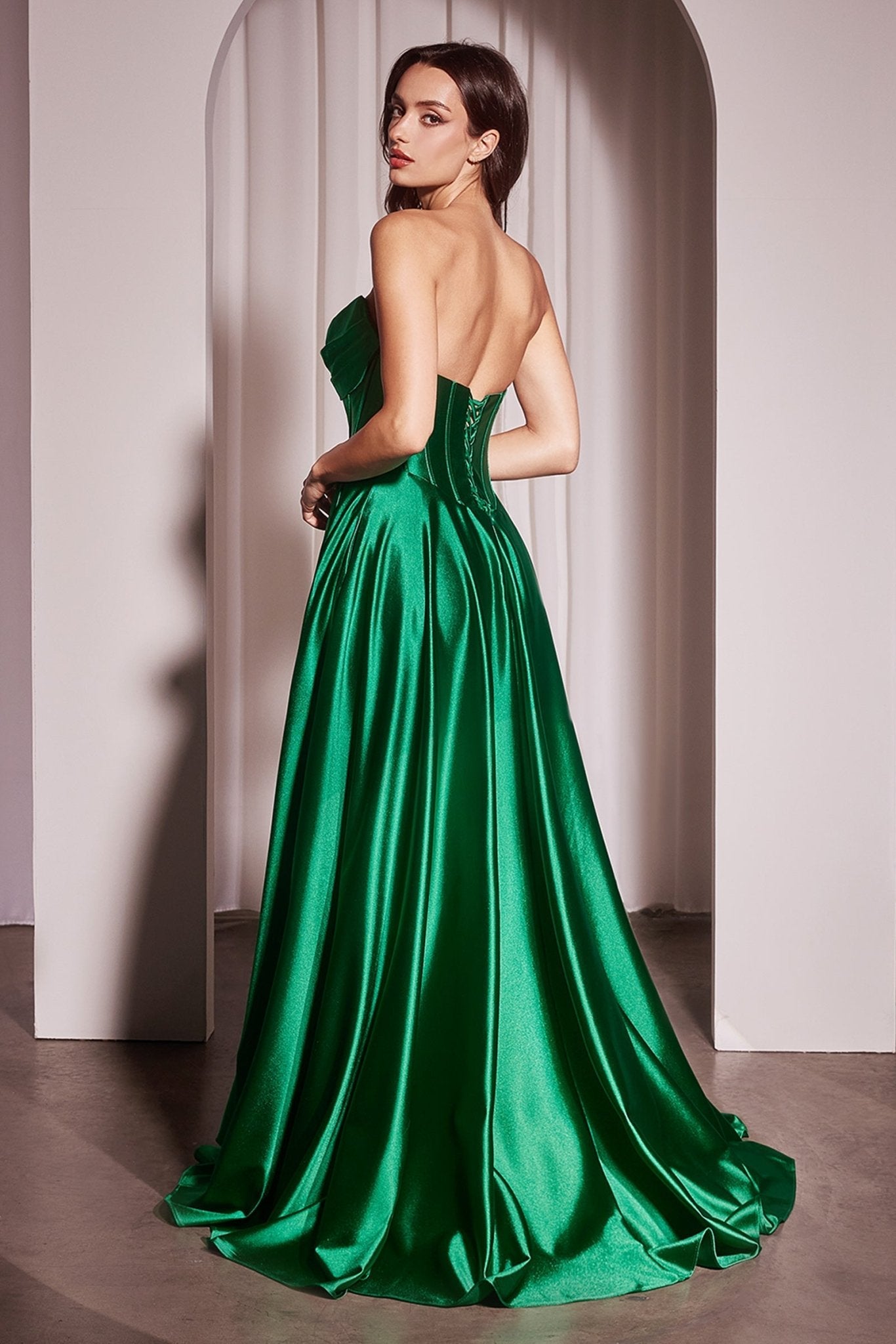 Vestido Línea A con Abertura y Bolsillos — Mons Boutique Concepción