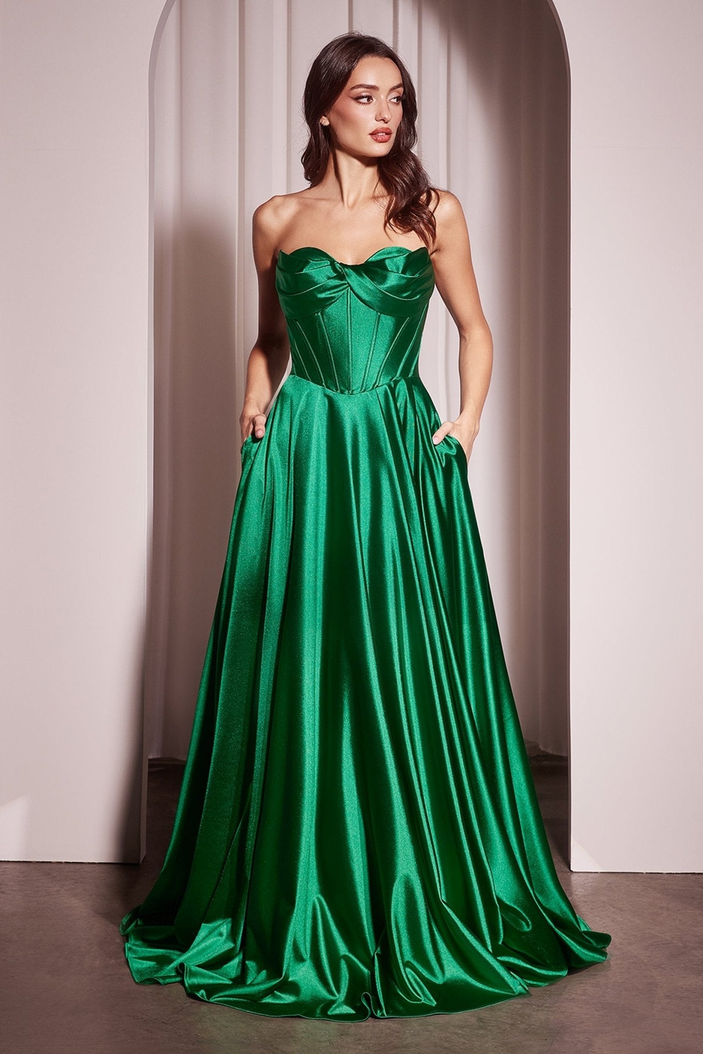 Vestido Línea A con Abertura y Bolsillos — Mons Boutique Concepción
