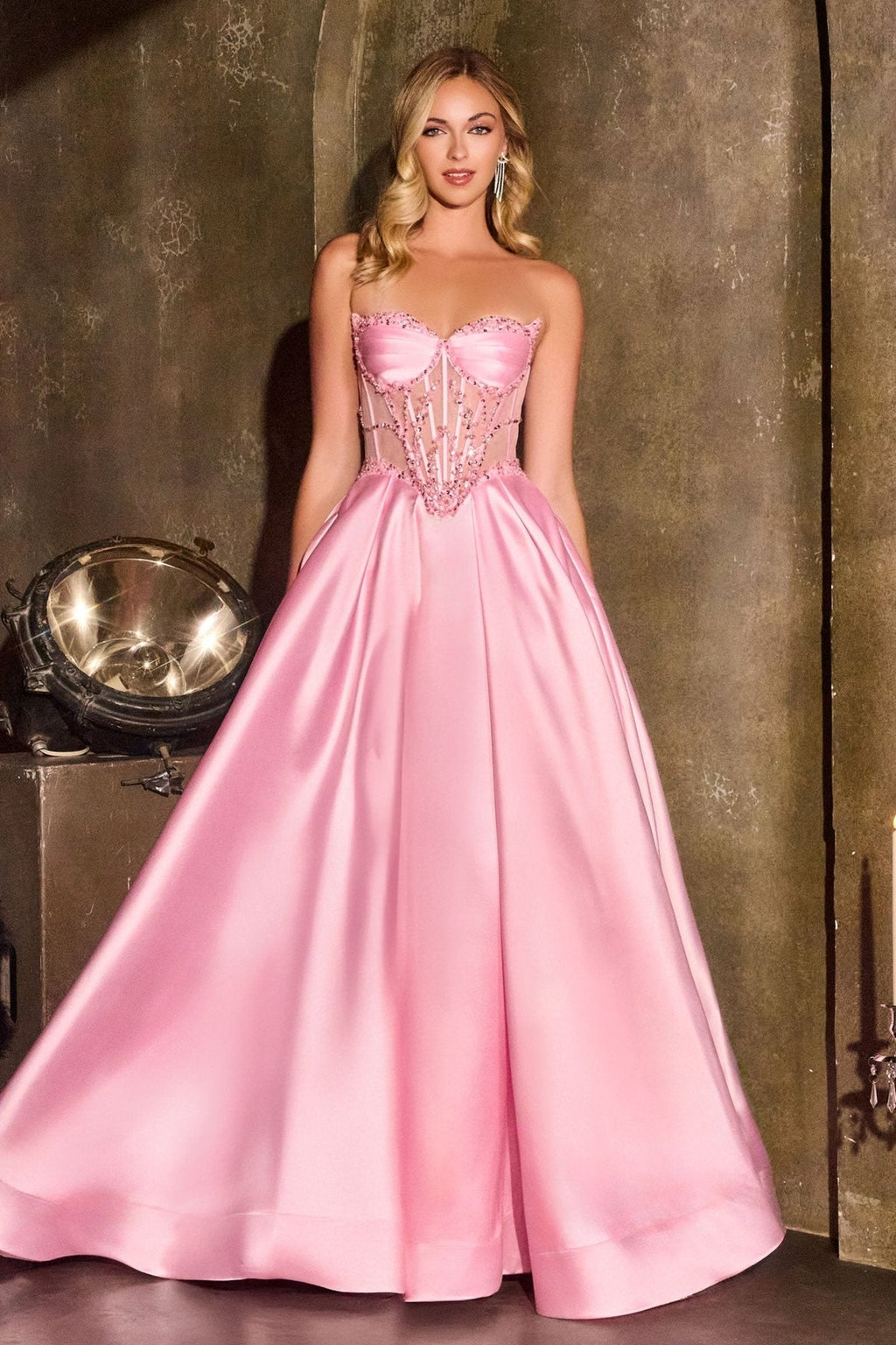 Vestido Línea A Mikado con Pedrería — Mons Boutique Concepción