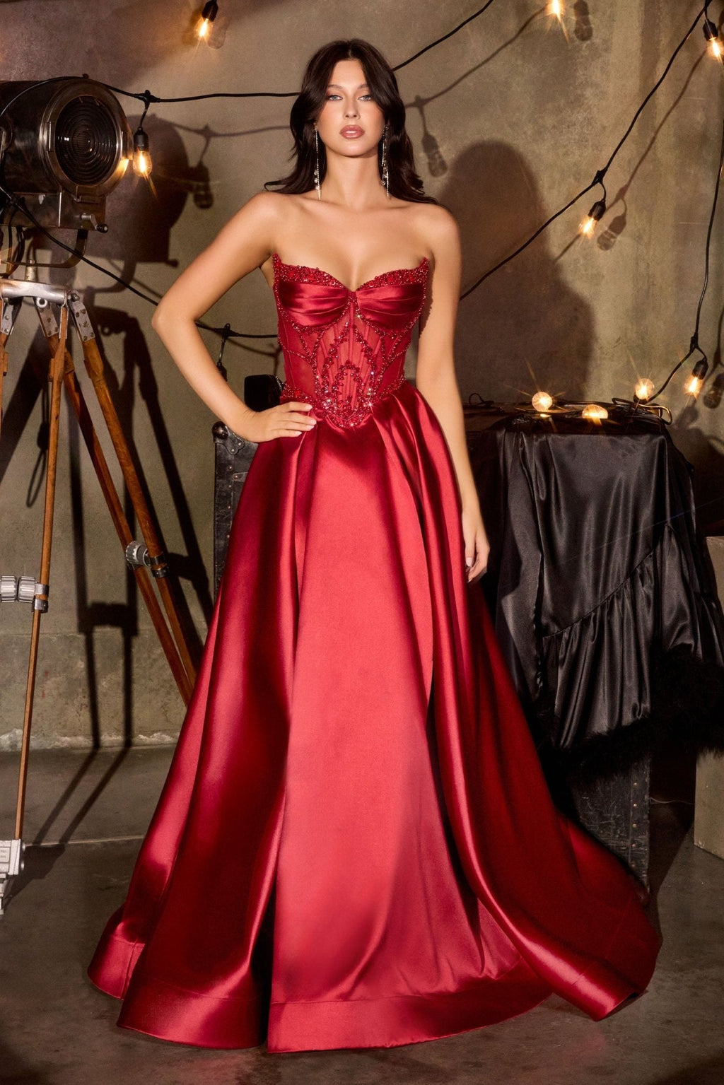 Vestido Línea A Mikado con Pedrería — Mons Boutique Concepción