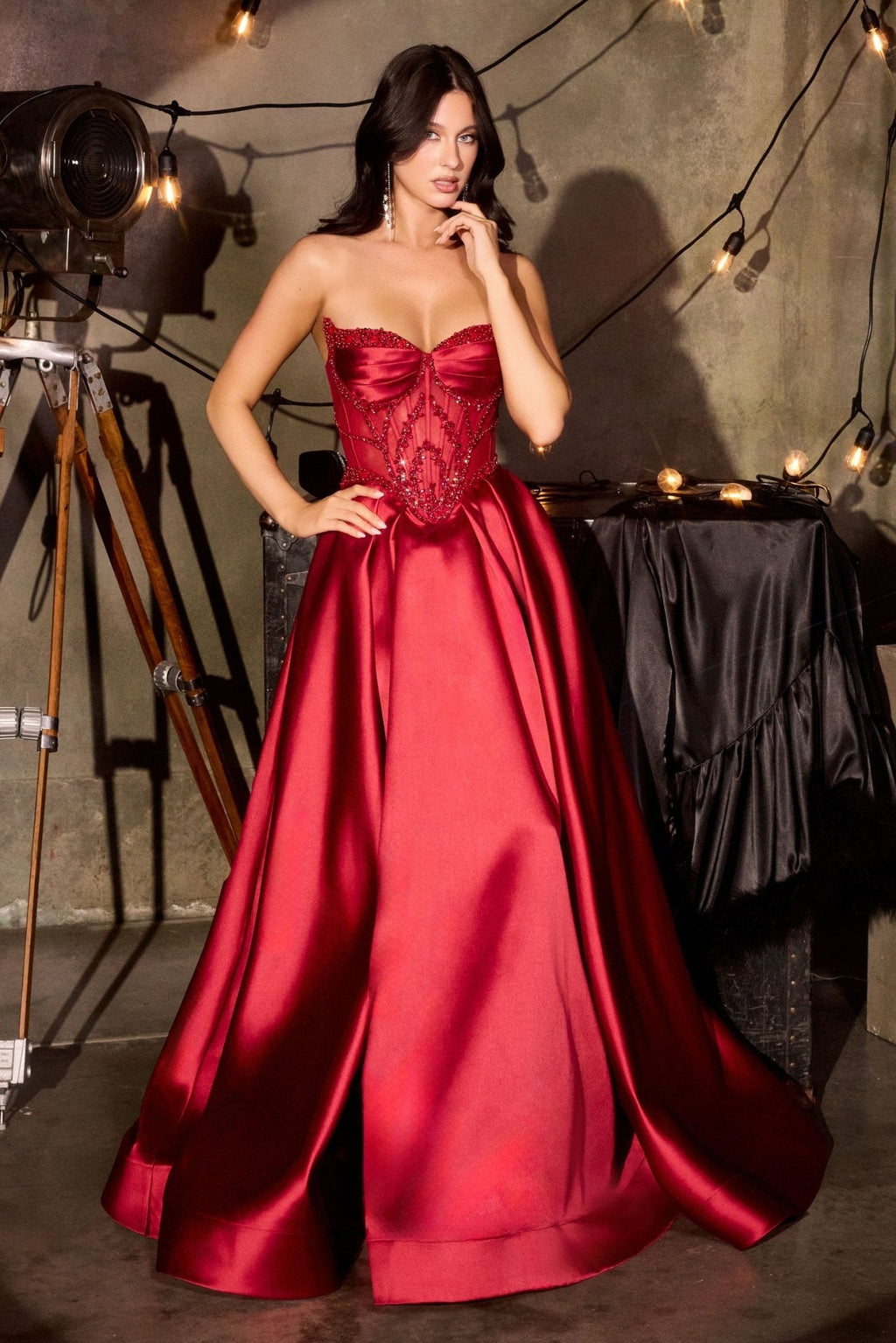 Vestido Línea A Mikado con Pedrería — Mons Boutique Concepción