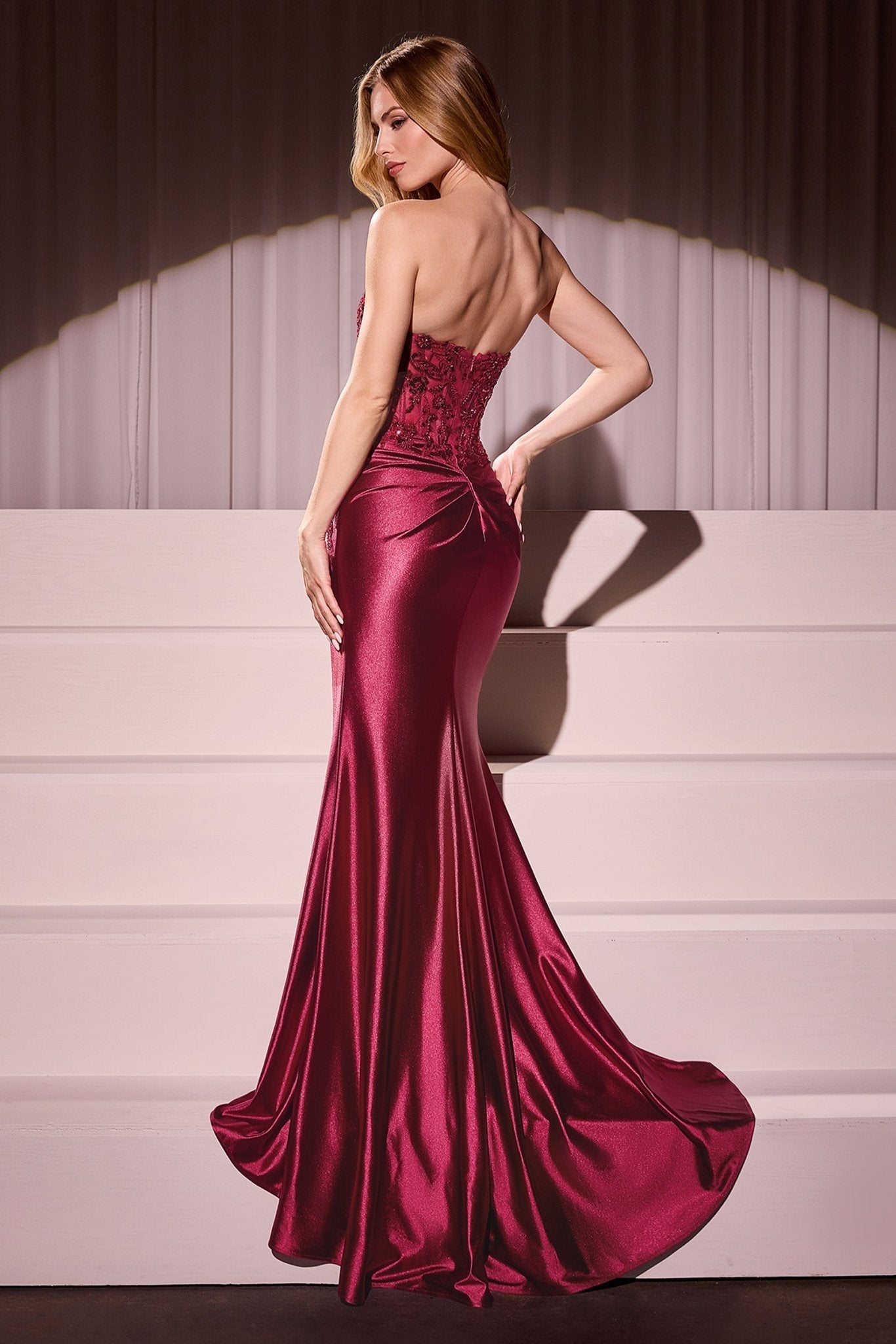 Vestido Sirena Encaje con Cola — Mons Boutique Concepción