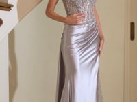 Vestido Sirena Plata Un Hombro en movimiento — Mons Boutique Concepción