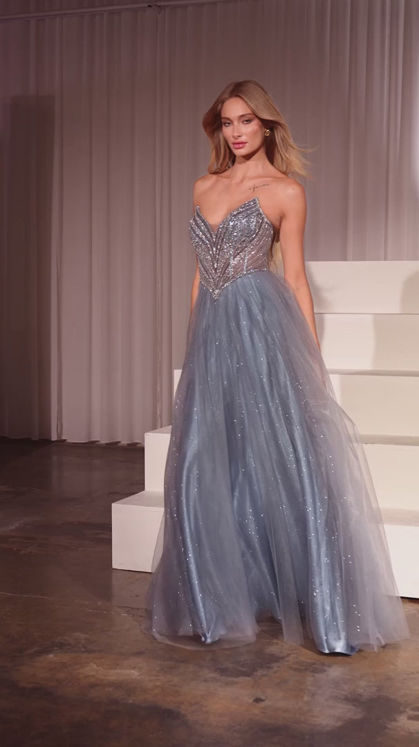 Vestido Línea A Tul con Pedrería en Azul Humo — Mons Boutique Concepción